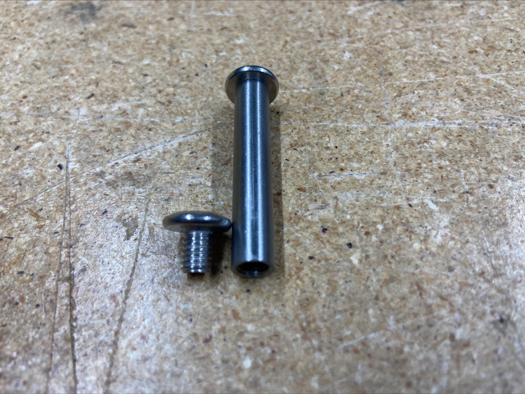 Top Pair-Screw for Horizon Rear Suspension