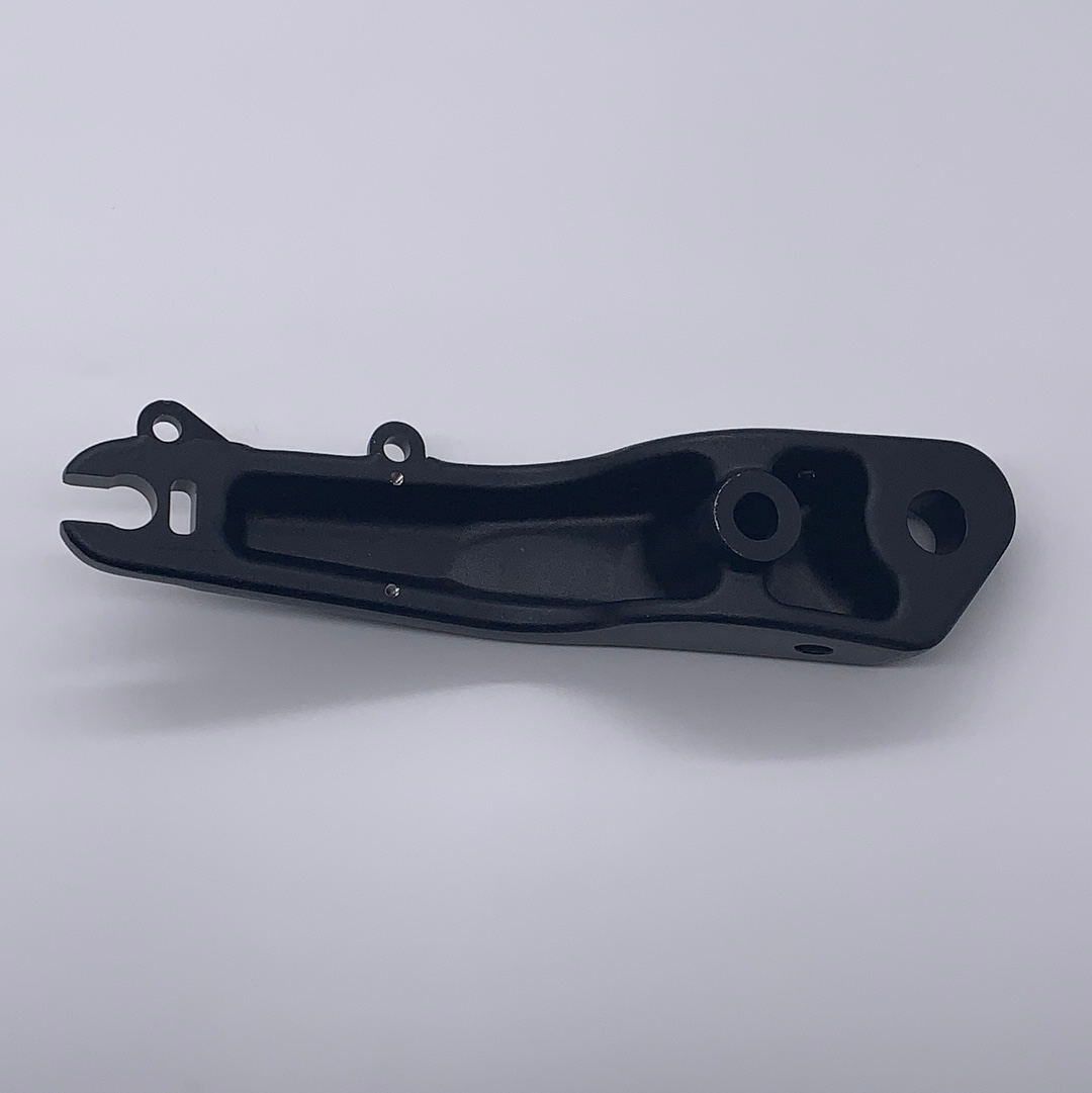 Mantis 8 right rear suspension arm