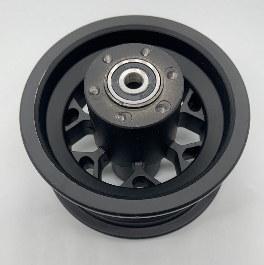 Mantis 8 front wheel hub