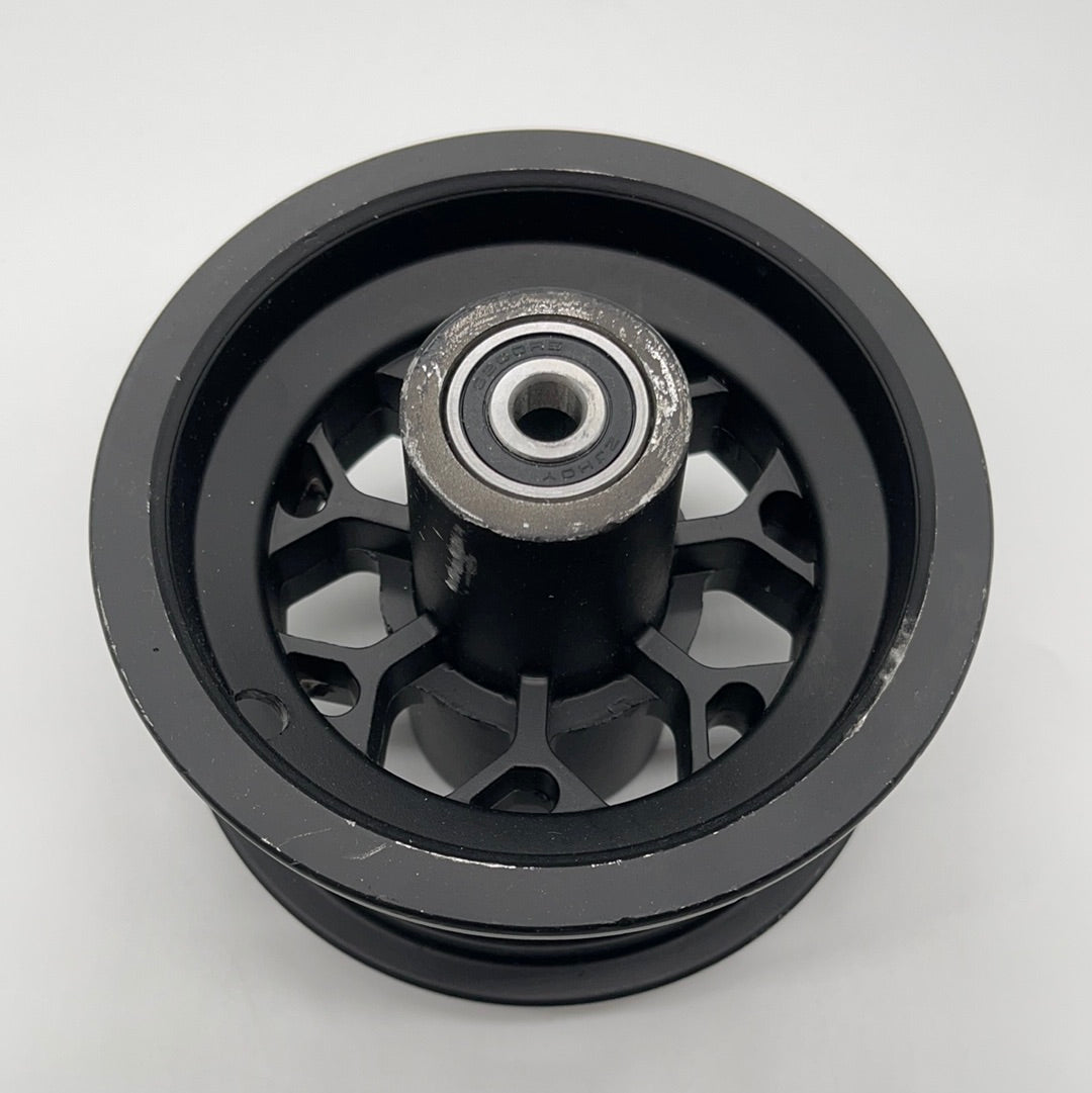 Mantis 8 front wheel hub